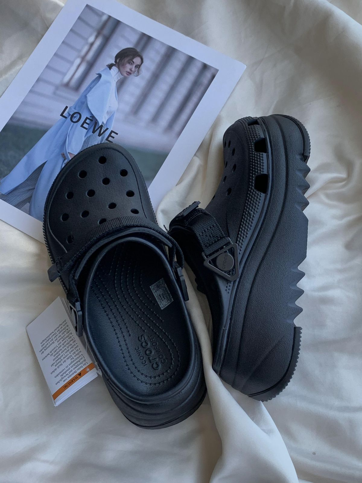 XCAPE-CLOGS-BLACK