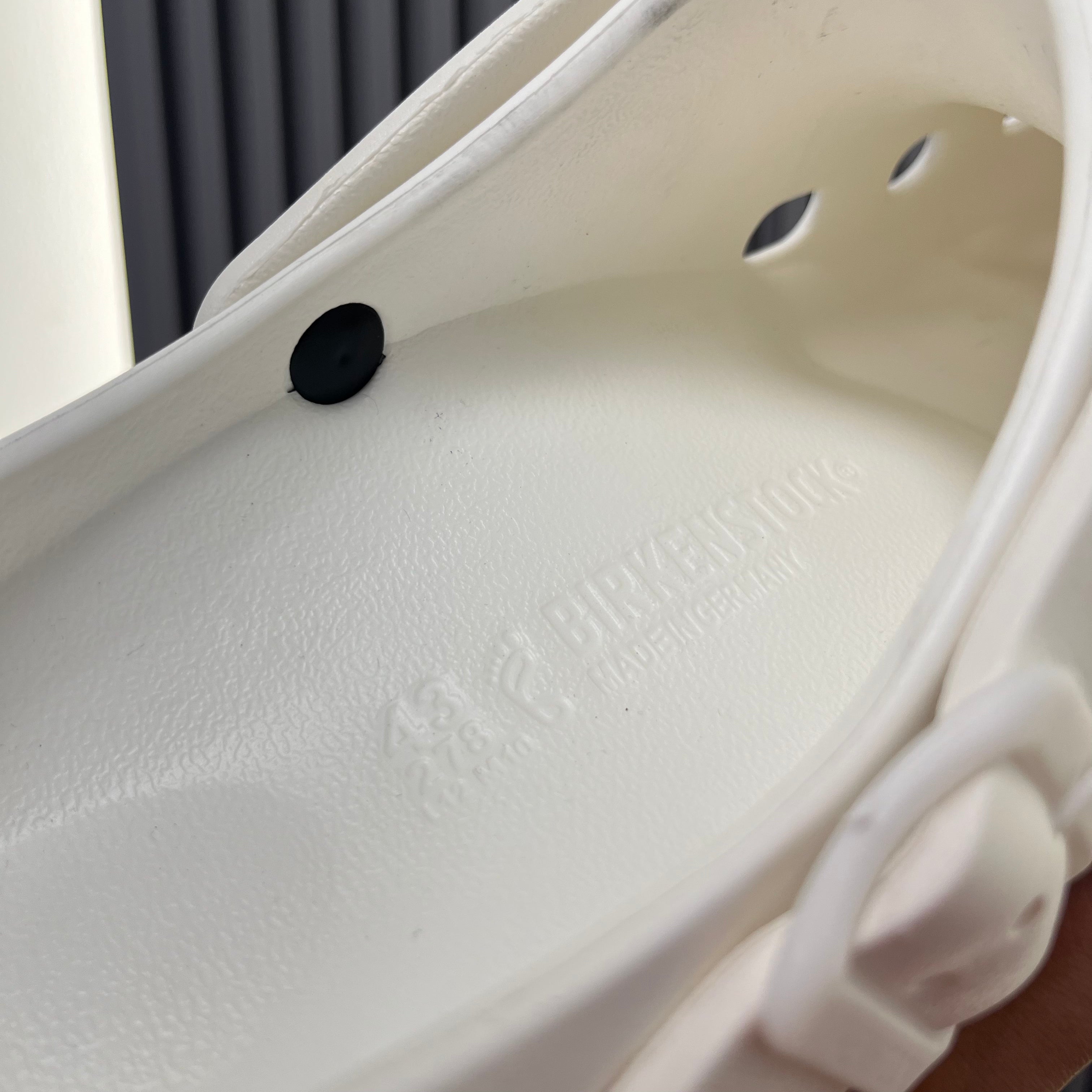 BIRKI-FLOW-CLOGS (EGGSHELL)