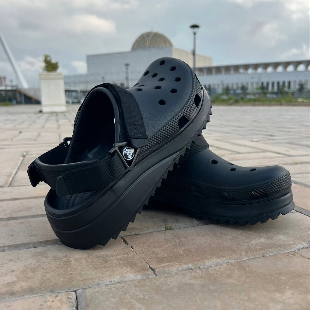 HIKR-CLOGS- FULL BLACK