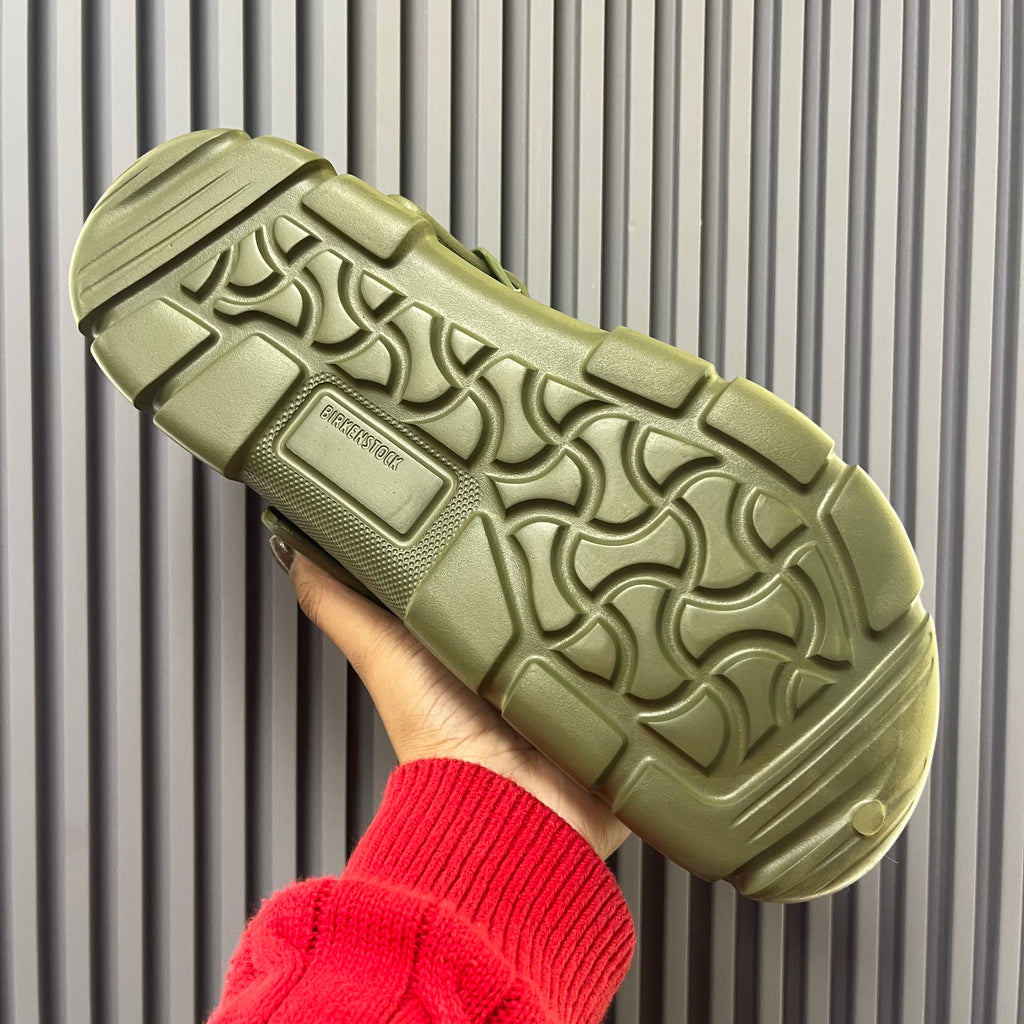 BIRKI-FLOW-CLOGS (KHAKI)