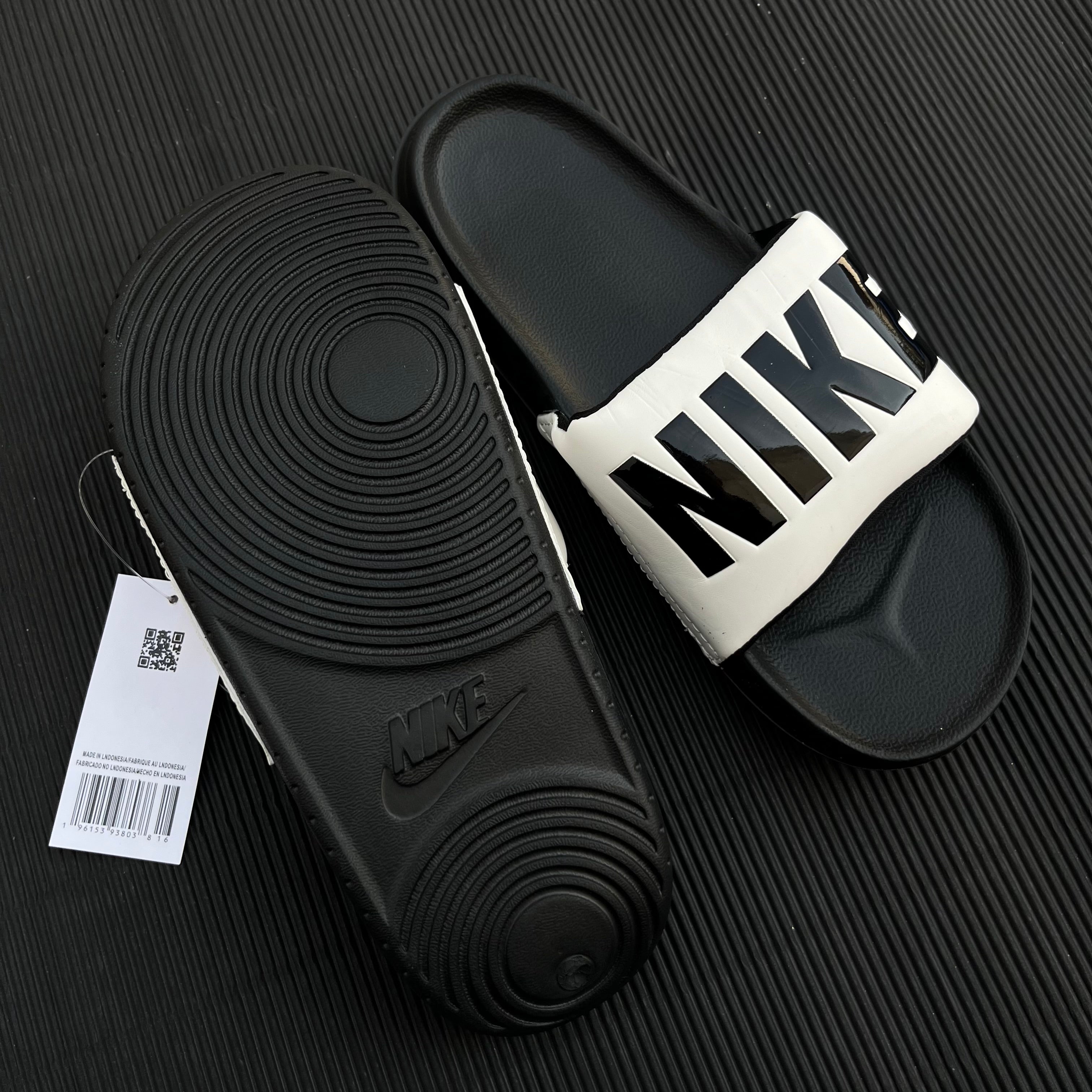 NIK-OFCORT-SLIDES-WHITE/BLACK