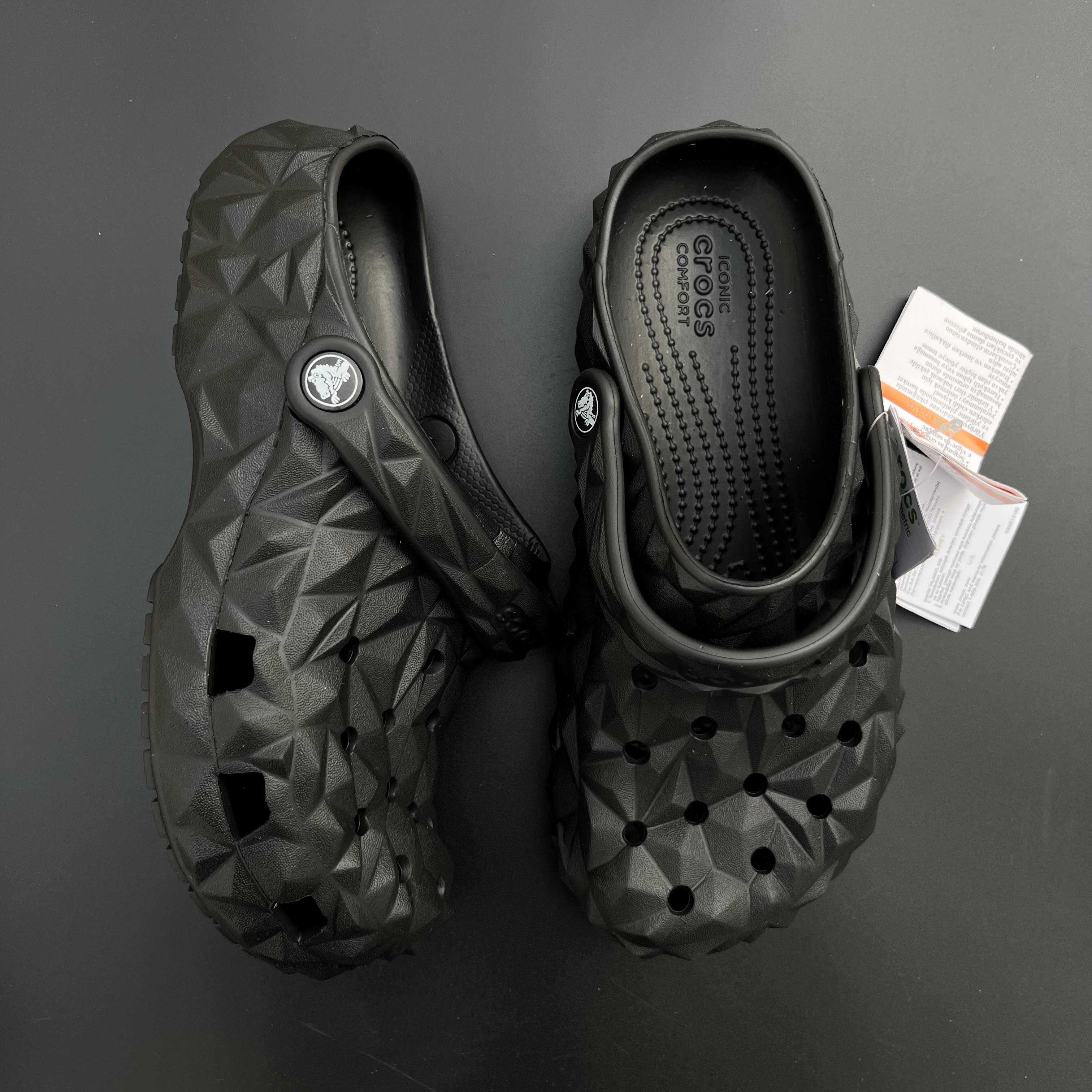 GEO-CLOGS-BLACK
