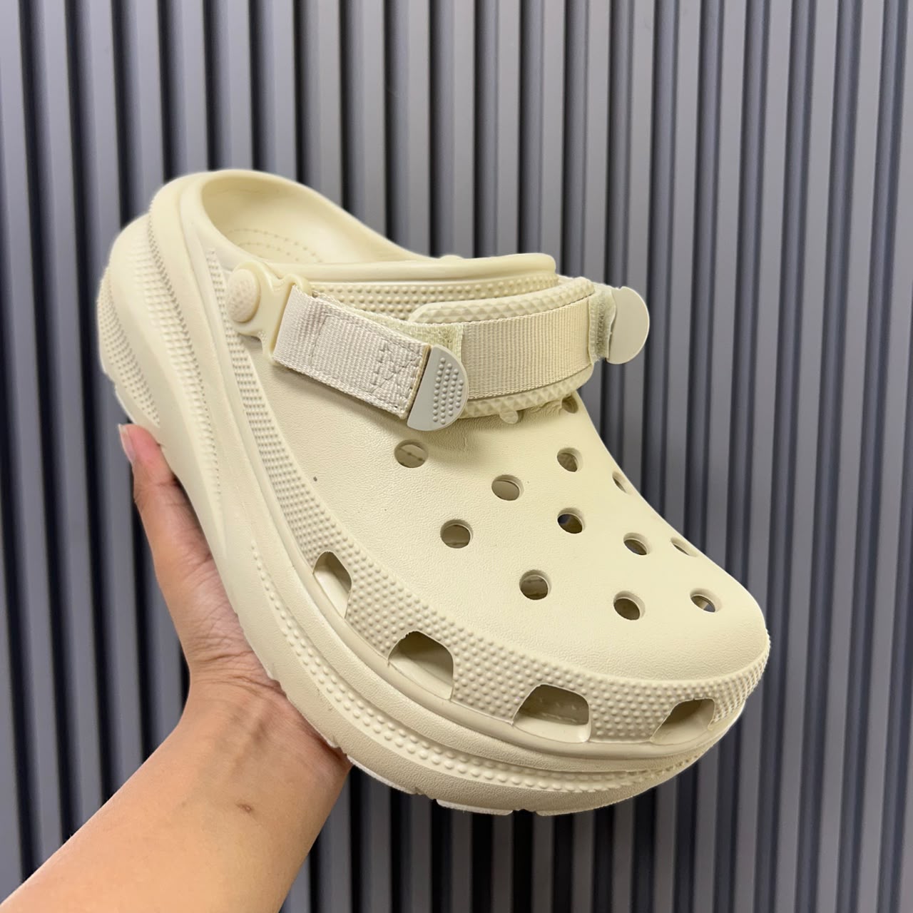 CRSH-MOVE-CLOGS-BONE