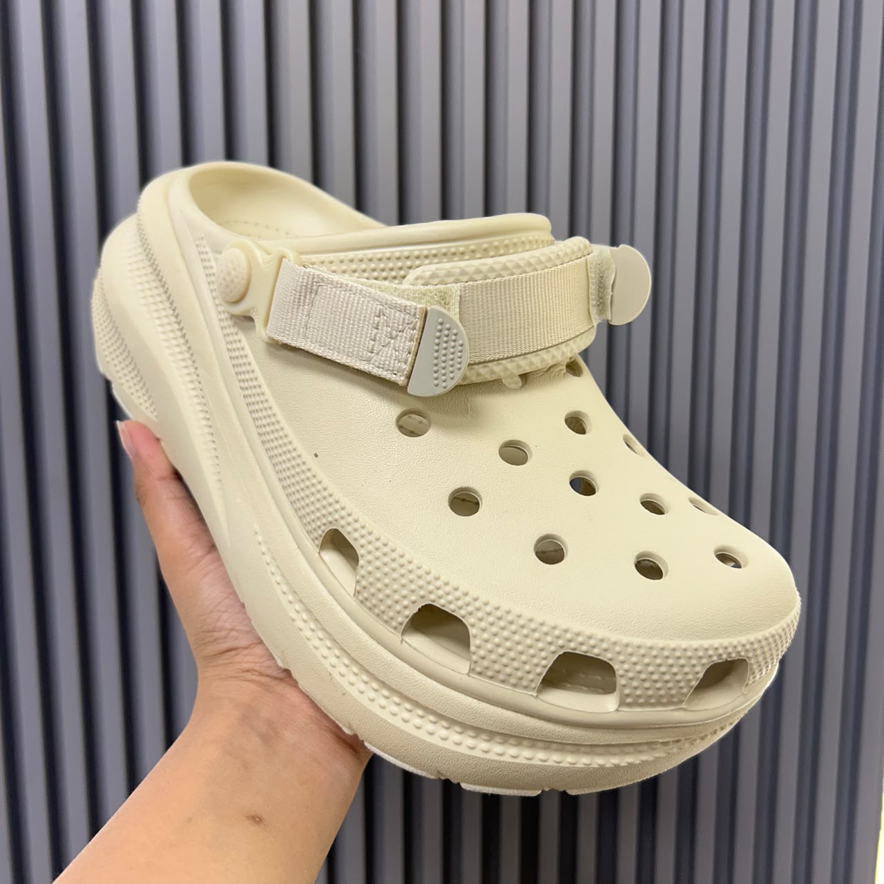 CRSH-MOVE-CLOGS-BONE